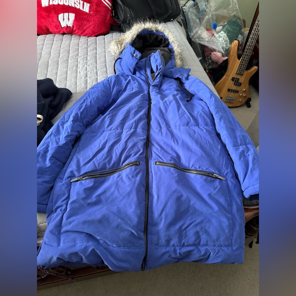 Periwinkle blueish women’s parka puffer! With furry Sherpa lined hood! Size m!